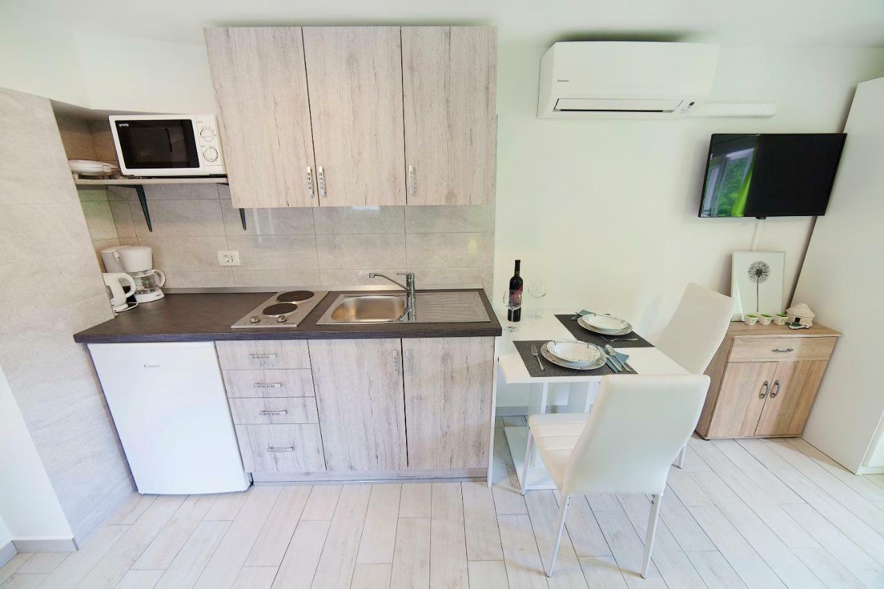 Apartmani Sandra Rovini Moscenice Bagian luar foto