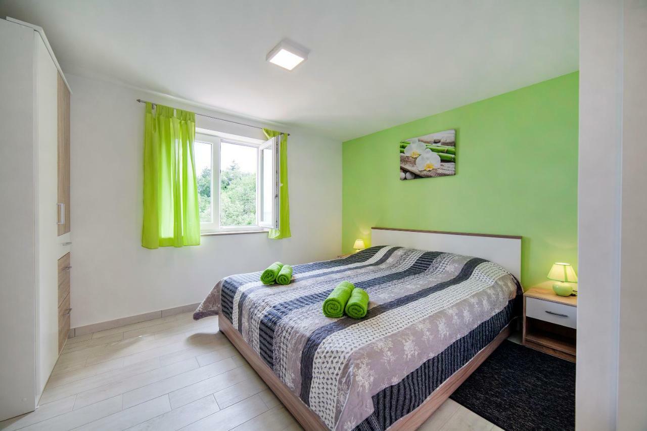 Apartmani Sandra Rovini Moscenice Bagian luar foto
