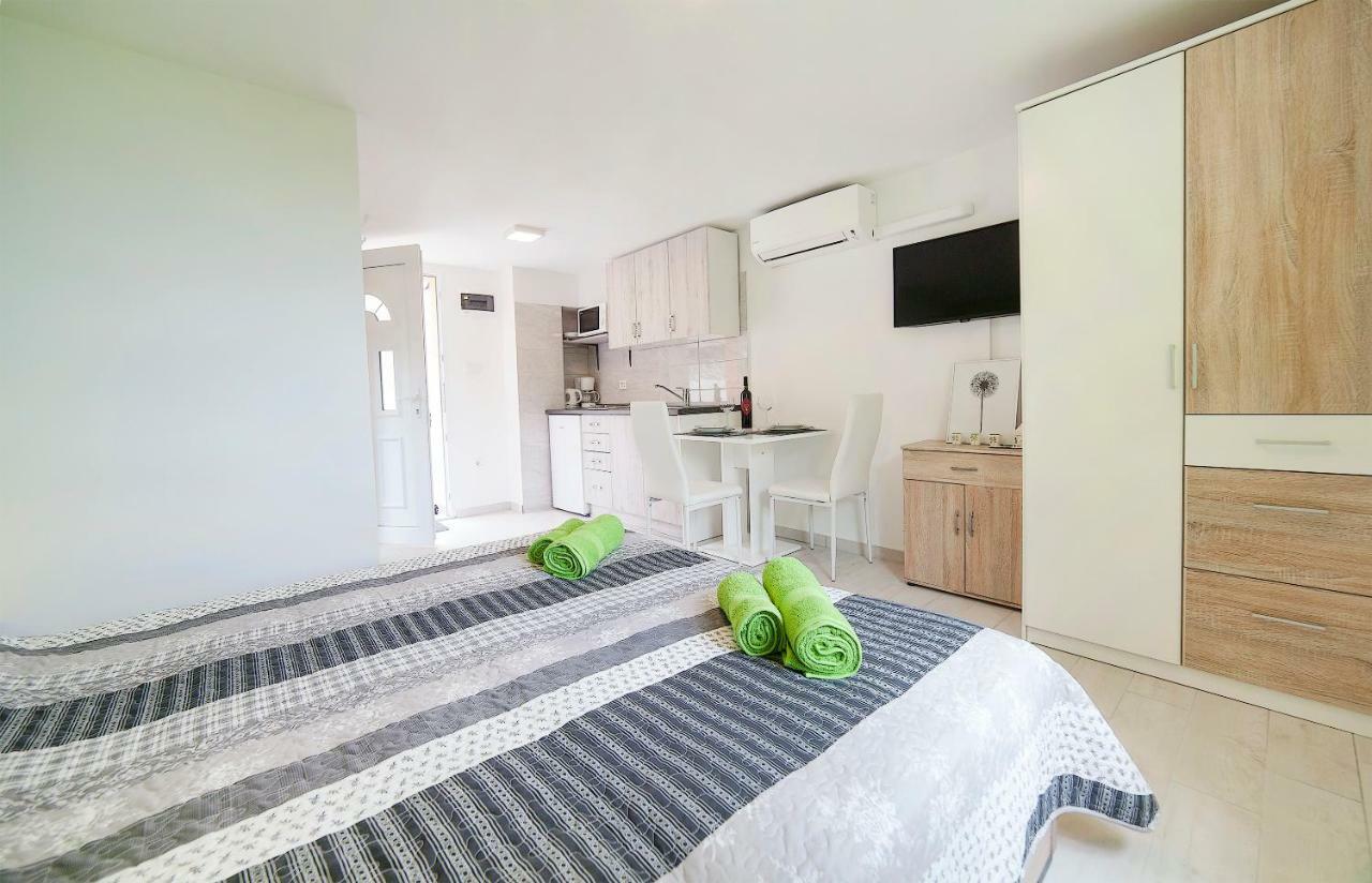 Apartmani Sandra Rovini Moscenice Bagian luar foto