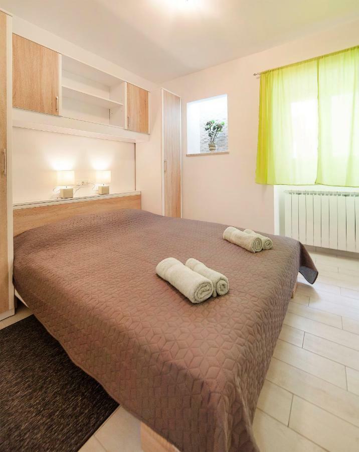 Apartmani Sandra Rovini Moscenice Bagian luar foto
