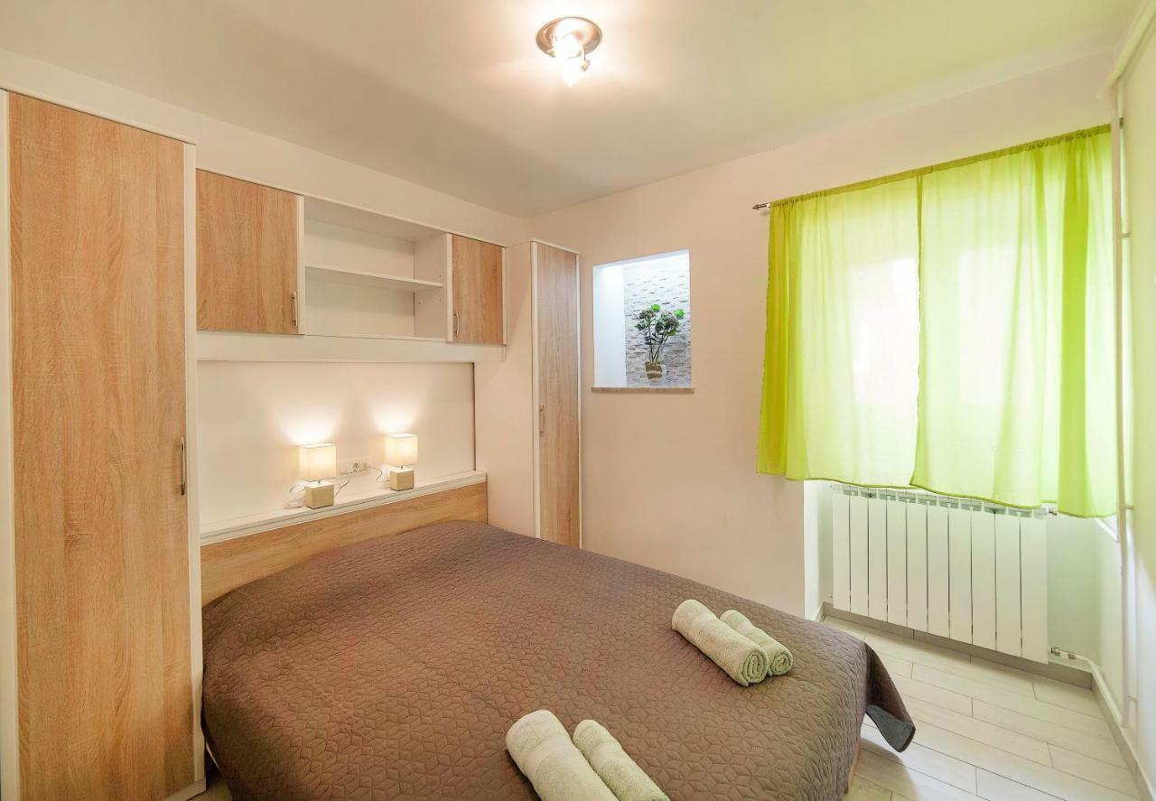 Apartmani Sandra Rovini Moscenice Bagian luar foto