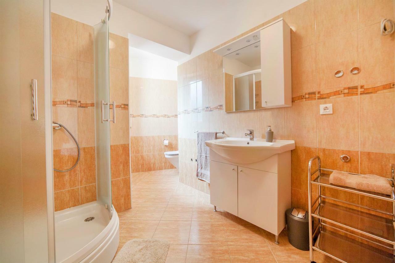 Apartmani Sandra Rovini Moscenice Bagian luar foto
