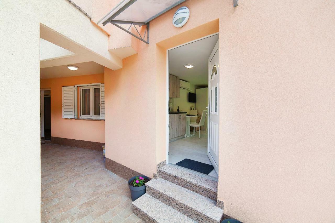 Apartmani Sandra Rovini Moscenice Bagian luar foto
