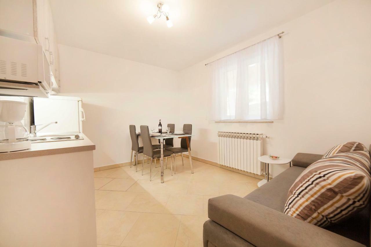 Apartmani Sandra Rovini Moscenice Bagian luar foto