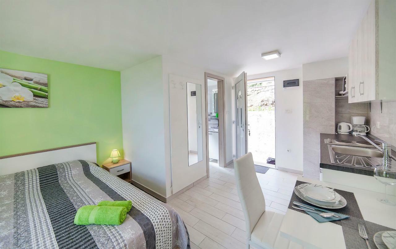 Apartmani Sandra Rovini Moscenice Bagian luar foto