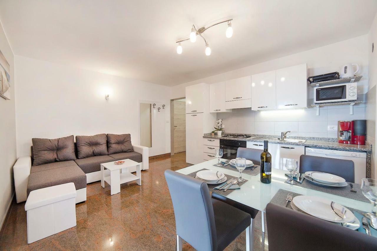 Apartmani Sandra Rovini Moscenice Bagian luar foto