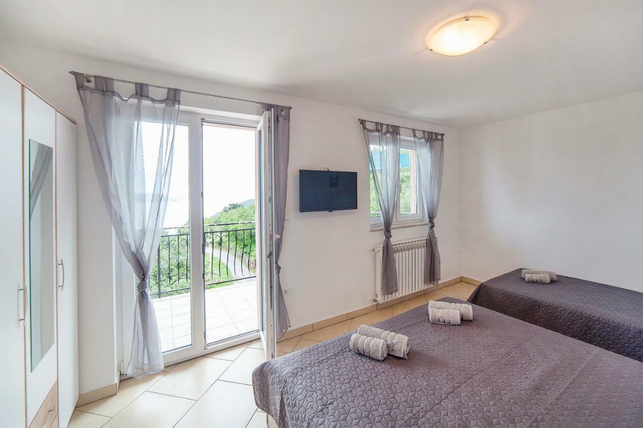 Apartmani Sandra Rovini Moscenice Bagian luar foto